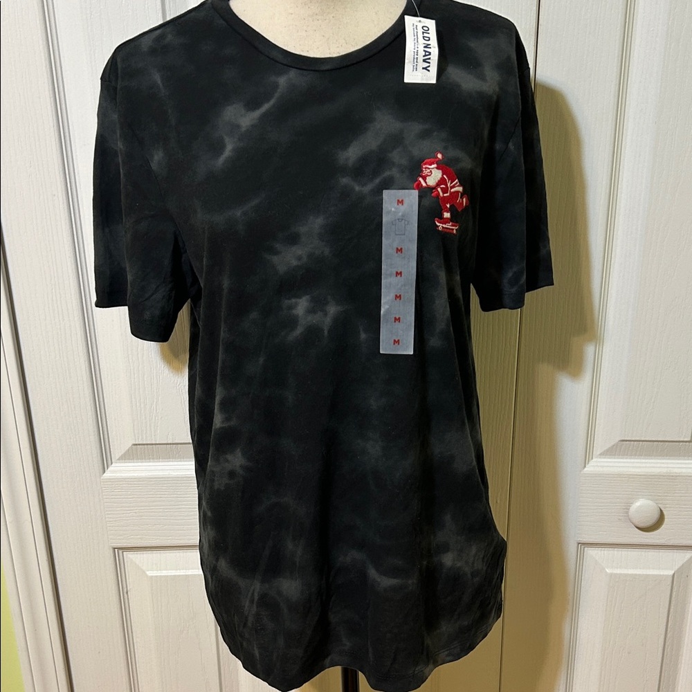 Old Navy Black Tie-Dye T-Shirt with Red Graphic Santa on skateboard unisex